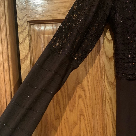 JS Collections long black lace dress - Picture 3 of 8